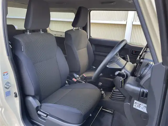 スズキ ジムニー XL 東京都 2023(令5)年 2.5万km シフォンアイボリーM ９インチナビ　/フルセグＴＶ　/Ｂｌｕｅｔｏｏｔｈ　/バックカメラ　/ＣＤ　/ＤＶＤ　/ラバーマット　/ドライブレコーダー　/ＥＴＣ　/ステアリングスイッチ　/純正アルミホイール　/ＡＢＳ　/横滑り防止装置　/レーンアシスト