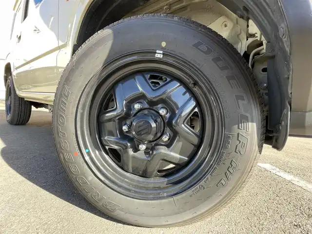 スズキ ジムニー XL 東京都 2023(令5)年 2.5万km シフォンアイボリーM ９インチナビ　/フルセグＴＶ　/Ｂｌｕｅｔｏｏｔｈ　/バックカメラ　/ＣＤ　/ＤＶＤ　/ラバーマット　/ドライブレコーダー　/ＥＴＣ　/ステアリングスイッチ　/純正アルミホイール　/ＡＢＳ　/横滑り防止装置　/レーンアシスト