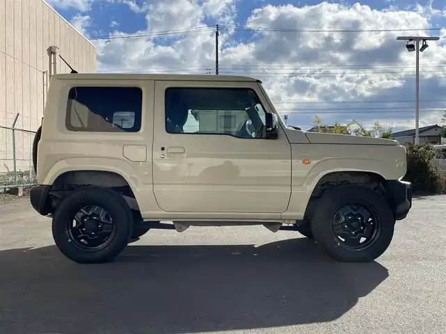 スズキ ジムニー XL 東京都 2023(令5)年 2.5万km シフォンアイボリーM ９インチナビ　/フルセグＴＶ　/Ｂｌｕｅｔｏｏｔｈ　/バックカメラ　/ＣＤ　/ＤＶＤ　/ラバーマット　/ドライブレコーダー　/ＥＴＣ　/ステアリングスイッチ　/純正アルミホイール　/ＡＢＳ　/横滑り防止装置　/レーンアシスト
