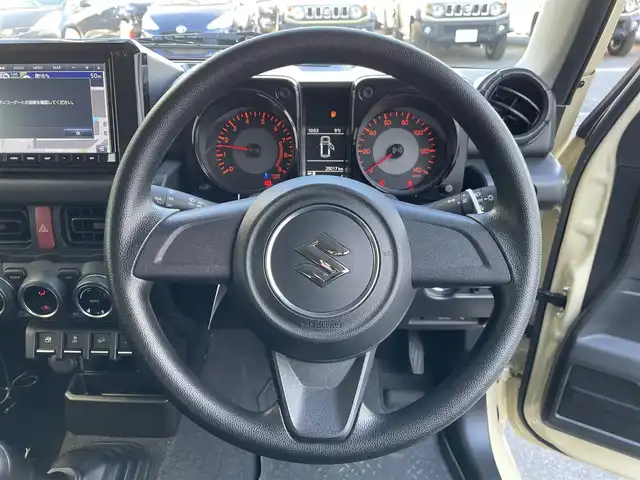 スズキ ジムニー XL 東京都 2023(令5)年 2.5万km シフォンアイボリーM ９インチナビ　/フルセグＴＶ　/Ｂｌｕｅｔｏｏｔｈ　/バックカメラ　/ＣＤ　/ＤＶＤ　/ラバーマット　/ドライブレコーダー　/ＥＴＣ　/ステアリングスイッチ　/純正アルミホイール　/ＡＢＳ　/横滑り防止装置　/レーンアシスト