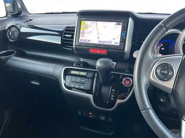 ホンダ Ｎ ＢＯＸ カスタム G ターボSSパッケージ 埼玉県 2016(平28)年 7.1万km ブリリアントスポーティブルーメタリック2トーン (株)IDOMが運営する【じしゃロン熊谷店】の自社ローン専用車両になりますこちらは現金またはオートローンご利用時の価格です。自社ローンご希望の方は別途その旨お申付け下さい/純正ナビ　VXM-174VFXi/（フルセグTV/Bluetooth/CD/DVD/AM/FM）/ETC/バックカメラ/両側パワースライドドア/クルーズコントロール/前席シートヒーター/パドルシフト/純正フロアマット/純正15インチAW