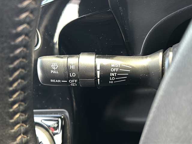 トヨタ アクア G 静岡県 2017(平29)年 8.2万km スーパーホワイトⅡ 純正SDナビ/・CD/・DVD/・フルセグＴＶ/・Bluetooth/・AM/・FM/主要装備/・衝突軽減/・横滑り防止装置/・レーンキープ/・クルコン/・コーナーセンサー前後/・バックカメラ/・ドラレコ前/・ETＣ/・LEDヘッドライト/・オートライト/・オートハイビーム/・フォグランプ/・ステリモ/・純正フロアマット