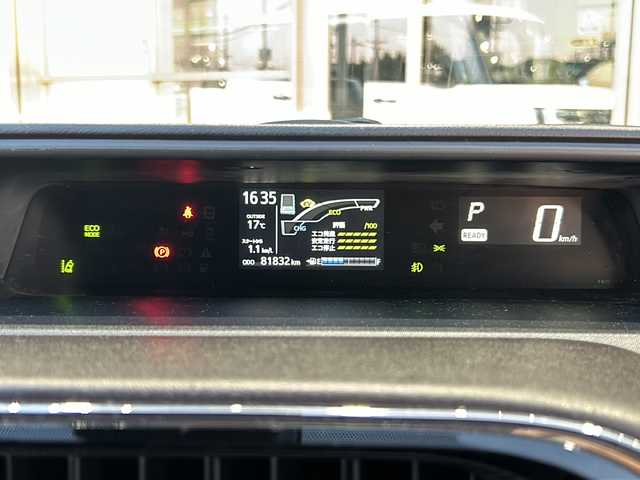 トヨタ アクア G 静岡県 2017(平29)年 8.2万km スーパーホワイトⅡ 純正SDナビ/・CD/・DVD/・フルセグＴＶ/・Bluetooth/・AM/・FM/主要装備/・衝突軽減/・横滑り防止装置/・レーンキープ/・クルコン/・コーナーセンサー前後/・バックカメラ/・ドラレコ前/・ETＣ/・LEDヘッドライト/・オートライト/・オートハイビーム/・フォグランプ/・ステリモ/・純正フロアマット