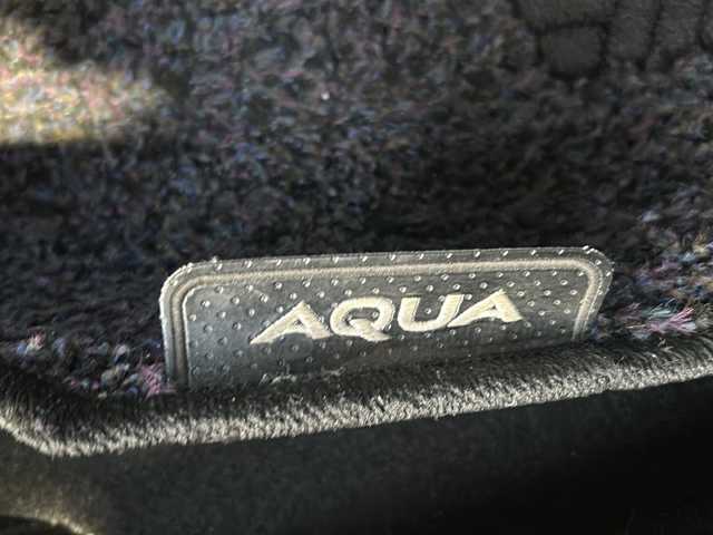 トヨタ アクア G 静岡県 2017(平29)年 8.2万km スーパーホワイトⅡ 純正SDナビ/・CD/・DVD/・フルセグＴＶ/・Bluetooth/・AM/・FM/主要装備/・衝突軽減/・横滑り防止装置/・レーンキープ/・クルコン/・コーナーセンサー前後/・バックカメラ/・ドラレコ前/・ETＣ/・LEDヘッドライト/・オートライト/・オートハイビーム/・フォグランプ/・ステリモ/・純正フロアマット