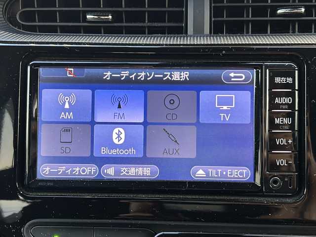 トヨタ アクア G 静岡県 2017(平29)年 8.2万km スーパーホワイトⅡ 純正SDナビ/・CD/・DVD/・フルセグＴＶ/・Bluetooth/・AM/・FM/主要装備/・衝突軽減/・横滑り防止装置/・レーンキープ/・クルコン/・コーナーセンサー前後/・バックカメラ/・ドラレコ前/・ETＣ/・LEDヘッドライト/・オートライト/・オートハイビーム/・フォグランプ/・ステリモ/・純正フロアマット