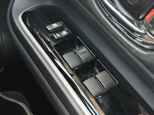 トヨタ アクア G 静岡県 2017(平29)年 8.2万km スーパーホワイトⅡ 純正SDナビ/・CD/・DVD/・フルセグＴＶ/・Bluetooth/・AM/・FM/主要装備/・衝突軽減/・横滑り防止装置/・レーンキープ/・クルコン/・コーナーセンサー前後/・バックカメラ/・ドラレコ前/・ETＣ/・LEDヘッドライト/・オートライト/・オートハイビーム/・フォグランプ/・ステリモ/・純正フロアマット