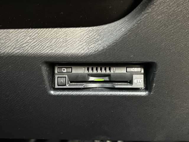 トヨタ アクア G 静岡県 2017(平29)年 8.2万km スーパーホワイトⅡ 純正SDナビ/・CD/・DVD/・フルセグＴＶ/・Bluetooth/・AM/・FM/主要装備/・衝突軽減/・横滑り防止装置/・レーンキープ/・クルコン/・コーナーセンサー前後/・バックカメラ/・ドラレコ前/・ETＣ/・LEDヘッドライト/・オートライト/・オートハイビーム/・フォグランプ/・ステリモ/・純正フロアマット