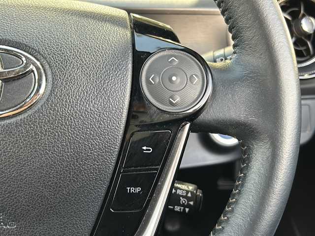 トヨタ アクア G 静岡県 2017(平29)年 8.2万km スーパーホワイトⅡ 純正SDナビ/・CD/・DVD/・フルセグＴＶ/・Bluetooth/・AM/・FM/主要装備/・衝突軽減/・横滑り防止装置/・レーンキープ/・クルコン/・コーナーセンサー前後/・バックカメラ/・ドラレコ前/・ETＣ/・LEDヘッドライト/・オートライト/・オートハイビーム/・フォグランプ/・ステリモ/・純正フロアマット