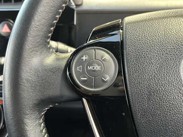 トヨタ アクア G 静岡県 2017(平29)年 8.2万km スーパーホワイトⅡ 純正SDナビ/・CD/・DVD/・フルセグＴＶ/・Bluetooth/・AM/・FM/主要装備/・衝突軽減/・横滑り防止装置/・レーンキープ/・クルコン/・コーナーセンサー前後/・バックカメラ/・ドラレコ前/・ETＣ/・LEDヘッドライト/・オートライト/・オートハイビーム/・フォグランプ/・ステリモ/・純正フロアマット