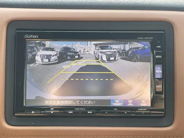 ホンダ ヴェゼル ハイブリッド Z ホンダセンシング 奈良県 2019(平31)年 4.7万km プラチナホワイトパール 純正ナビ(VXM-198VFi)/フルセグTV/BT/CD/DVD/AppleCarPlay/SD/ホンダセンシング/・レーダークルーズコントロール/・衝突軽減ブレーキ/・レーンキープアシスト/バックカメラ/ナビ連動ドライブレコーダー/ハーフレザーシート/シートヒーター/プッシュスタート/ステアリングスイッチ/革巻きステアリング/パドルシフト/オートLEDライト/フォグランプ/バニティミラー/フロアマット/ドアバイザー/スマートキー×２/取扱説明書/ETC/USB/純正17AW/ルーフレール