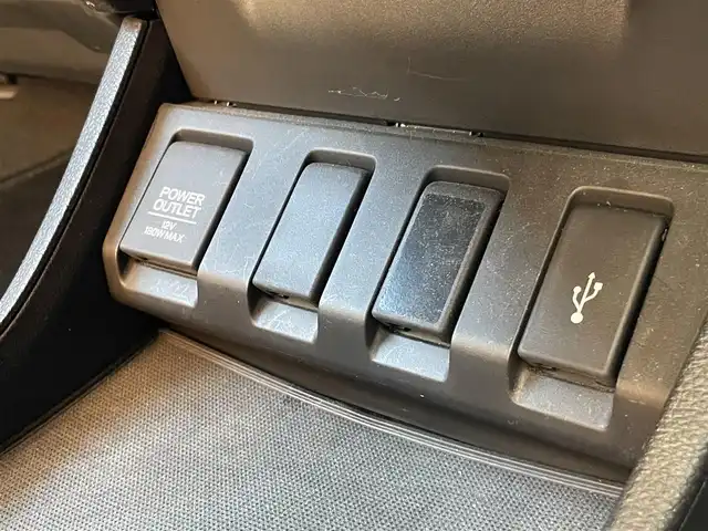 ホンダ ヴェゼル ハイブリッド Z ホンダセンシング 奈良県 2019(平31)年 4.7万km プラチナホワイトパール 純正ナビ(VXM-198VFi)/フルセグTV/BT/CD/DVD/AppleCarPlay/SD/ホンダセンシング/・レーダークルーズコントロール/・衝突軽減ブレーキ/・レーンキープアシスト/バックカメラ/ナビ連動ドライブレコーダー/ハーフレザーシート/シートヒーター/プッシュスタート/ステアリングスイッチ/革巻きステアリング/パドルシフト/オートLEDライト/フォグランプ/バニティミラー/フロアマット/ドアバイザー/スマートキー×２/取扱説明書/ETC/USB/純正17AW/ルーフレール