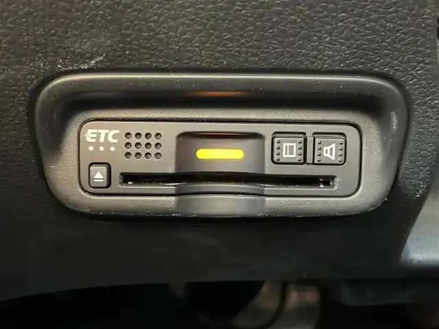 ホンダ ヴェゼル ハイブリッド Z ホンダセンシング 奈良県 2019(平31)年 4.7万km プラチナホワイトパール 純正ナビ(VXM-198VFi)/フルセグTV/BT/CD/DVD/AppleCarPlay/SD/ホンダセンシング/・レーダークルーズコントロール/・衝突軽減ブレーキ/・レーンキープアシスト/バックカメラ/ナビ連動ドライブレコーダー/ハーフレザーシート/シートヒーター/プッシュスタート/ステアリングスイッチ/革巻きステアリング/パドルシフト/オートLEDライト/フォグランプ/バニティミラー/フロアマット/ドアバイザー/スマートキー×２/取扱説明書/ETC/USB/純正17AW/ルーフレール