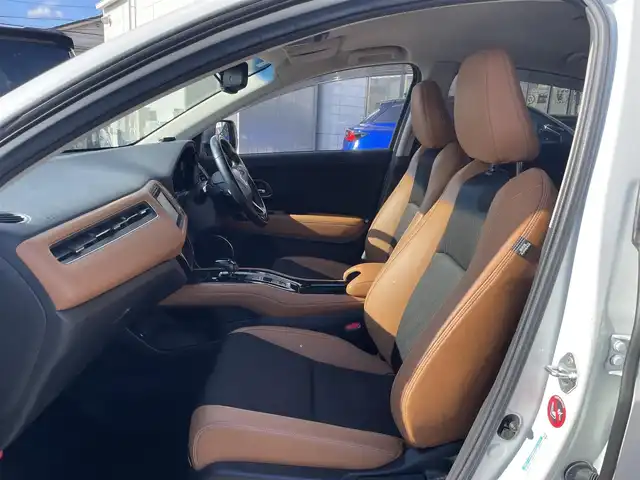 ホンダ ヴェゼル ハイブリッド Z ホンダセンシング 奈良県 2019(平31)年 4.7万km プラチナホワイトパール 純正ナビ(VXM-198VFi)/フルセグTV/BT/CD/DVD/AppleCarPlay/SD/ホンダセンシング/・レーダークルーズコントロール/・衝突軽減ブレーキ/・レーンキープアシスト/バックカメラ/ナビ連動ドライブレコーダー/ハーフレザーシート/シートヒーター/プッシュスタート/ステアリングスイッチ/革巻きステアリング/パドルシフト/オートLEDライト/フォグランプ/バニティミラー/フロアマット/ドアバイザー/スマートキー×２/取扱説明書/ETC/USB/純正17AW/ルーフレール