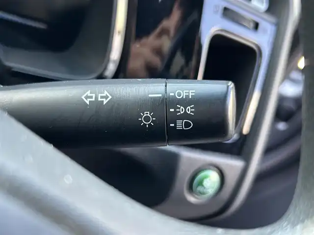 ホンダ シャトル ハイブリッド ホンダセンシング 長崎県 2020(令2)年 1.9万km シャイニンググレーM HONDAインターナビ(FM/AM/CD/USB/BTオーディオ)/バックカメラ/プッシュスタート/スマートキー/ステアリングスイッチ/レーダークルーズコントロール/ビルトインETC/ナビ連動型ドラレコ/純正フロアマット/ABS/VSA/LKAS/路外逸脱抑制システム/CMBS/ヘッドライトレベリングダイヤル/SRSエアバッグ/ISOFIX/取説/保証書