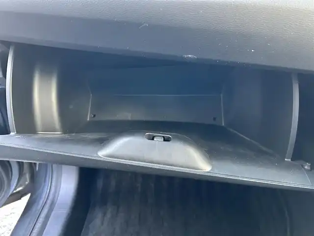 ホンダ シャトル ハイブリッド ホンダセンシング 長崎県 2020(令2)年 1.9万km シャイニンググレーM HONDAインターナビ(FM/AM/CD/USB/BTオーディオ)/バックカメラ/プッシュスタート/スマートキー/ステアリングスイッチ/レーダークルーズコントロール/ビルトインETC/ナビ連動型ドラレコ/純正フロアマット/ABS/VSA/LKAS/路外逸脱抑制システム/CMBS/ヘッドライトレベリングダイヤル/SRSエアバッグ/ISOFIX/取説/保証書