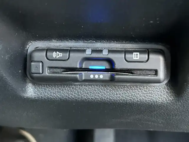 ホンダ シャトル ハイブリッド ホンダセンシング 長崎県 2020(令2)年 1.9万km シャイニンググレーM HONDAインターナビ(FM/AM/CD/USB/BTオーディオ)/バックカメラ/プッシュスタート/スマートキー/ステアリングスイッチ/レーダークルーズコントロール/ビルトインETC/ナビ連動型ドラレコ/純正フロアマット/ABS/VSA/LKAS/路外逸脱抑制システム/CMBS/ヘッドライトレベリングダイヤル/SRSエアバッグ/ISOFIX/取説/保証書