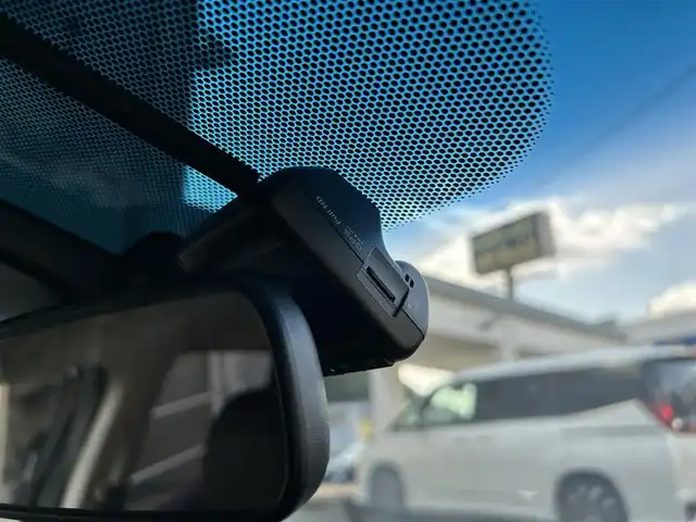 ホンダ シャトル ハイブリッド ホンダセンシング 長崎県 2020(令2)年 1.9万km シャイニンググレーM HONDAインターナビ(FM/AM/CD/USB/BTオーディオ)/バックカメラ/プッシュスタート/スマートキー/ステアリングスイッチ/レーダークルーズコントロール/ビルトインETC/ナビ連動型ドラレコ/純正フロアマット/ABS/VSA/LKAS/路外逸脱抑制システム/CMBS/ヘッドライトレベリングダイヤル/SRSエアバッグ/ISOFIX/取説/保証書