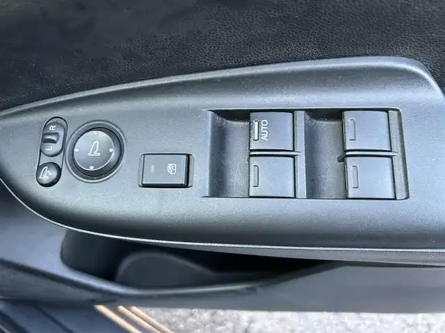 ホンダ シャトル ハイブリッド ホンダセンシング 長崎県 2020(令2)年 1.9万km シャイニンググレーM HONDAインターナビ(FM/AM/CD/USB/BTオーディオ)/バックカメラ/プッシュスタート/スマートキー/ステアリングスイッチ/レーダークルーズコントロール/ビルトインETC/ナビ連動型ドラレコ/純正フロアマット/ABS/VSA/LKAS/路外逸脱抑制システム/CMBS/ヘッドライトレベリングダイヤル/SRSエアバッグ/ISOFIX/取説/保証書