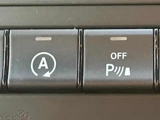 メルセデス・ベンツ Ａ１８０ スポーツ 熊本県 2015(平27)年 6.6万km カルサイトホワイト 純正HDDナビ/CD/DVD/Bluetooth/バックカメラ/ABS/横滑り防止装置/ESP/車間距離警告/アテンションアシスト/コーナーセンサー/クルーズコントロール（追従なし）/アイドリングストップ/LEDヘッドライト/オートライト/フォグランプ/ハーフレザーシート/純正革巻きステアリング/ステアリングスイッチ/ステアリングパドル/純正フロアマット/電動格納ミラー/ウィンカーミラー/W+サイド+カーテンエアバック