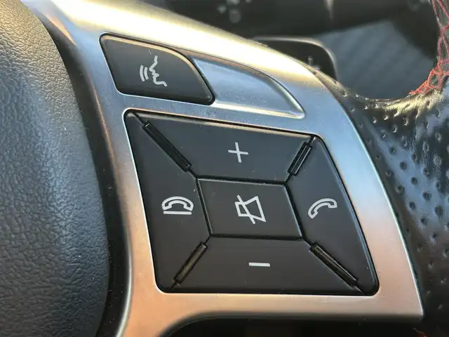 メルセデス・ベンツ Ａ１８０ スポーツ 熊本県 2015(平27)年 6.6万km カルサイトホワイト 純正HDDナビ/CD/DVD/Bluetooth/バックカメラ/ABS/横滑り防止装置/ESP/車間距離警告/アテンションアシスト/コーナーセンサー/クルーズコントロール（追従なし）/アイドリングストップ/LEDヘッドライト/オートライト/フォグランプ/ハーフレザーシート/純正革巻きステアリング/ステアリングスイッチ/ステアリングパドル/純正フロアマット/電動格納ミラー/ウィンカーミラー/W+サイド+カーテンエアバック