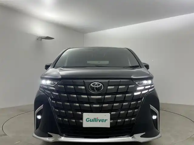 トヨタ アルファード Z 岡山県 2024(令6)年 0.4万km ブラック 純正14インチメモリナビゲーション		/【フルセグ/Bluetooth/HDMI】		/全方位カメラパッケージ/ツインサンルーフ/置くだけ充電		/純正18inアルミホイール+サマータイヤ：装着	/レーダークルーズコントロール		/ビルトインETC２．０		/LEDヘッドライト（AUTO機能付き）		/シートヒーター		/横滑り防止機能		/衝突軽減システム		/車線逸脱防止システム		/社外ドライブレコーダー		/ステアリングリモコン		/ライトレベライザー		/スマートキー		/ステアリングスイッチ		/プッシュスタート		/コーナーセンサー				/フロアマット				/スペアキー×１