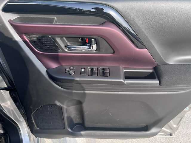 スズキ スペーシア カスタム HYBRID XS ターボ 広島県 2024(令6)年 0.7万km スチールシルバーM ワンオーナー/純正メーカーオプション9インチナビ/・スズキコネクト/・フルセグTV/・Bluetooth/・全方位&バックカメラ/スズキセーフティーサポート/・デュアルセンサーブレーキサポート2/・誤発進抑制機能（前後）/・アダプティブクルーズコントロール/・車線逸脱警報&抑制機能/・車線維持支援機能/・ふらつきお知らせ機能/・標識認識機能/・ハイビームアシスト/コーナーセンサー/両側パワースライドドア/フルLEDヘッドライト/ハーフレザー調シート/・シートヒーター（D/N席）/ドライブレコーダー/ビルトインETC