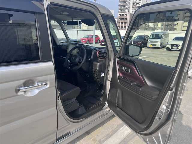 スズキ スペーシア カスタム HYBRID XS ターボ 広島県 2024(令6)年 0.7万km スチールシルバーM ワンオーナー/純正メーカーオプション9インチナビ/・スズキコネクト/・フルセグTV/・Bluetooth/・全方位&バックカメラ/スズキセーフティーサポート/・デュアルセンサーブレーキサポート2/・誤発進抑制機能（前後）/・アダプティブクルーズコントロール/・車線逸脱警報&抑制機能/・車線維持支援機能/・ふらつきお知らせ機能/・標識認識機能/・ハイビームアシスト/コーナーセンサー/両側パワースライドドア/フルLEDヘッドライト/ハーフレザー調シート/・シートヒーター（D/N席）/ドライブレコーダー/ビルトインETC