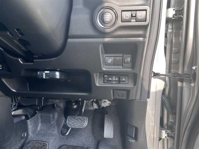 スズキ スペーシア カスタム HYBRID XS ターボ 広島県 2024(令6)年 0.7万km スチールシルバーM ワンオーナー/純正メーカーオプション9インチナビ/・スズキコネクト/・フルセグTV/・Bluetooth/・全方位&バックカメラ/スズキセーフティーサポート/・デュアルセンサーブレーキサポート2/・誤発進抑制機能（前後）/・アダプティブクルーズコントロール/・車線逸脱警報&抑制機能/・車線維持支援機能/・ふらつきお知らせ機能/・標識認識機能/・ハイビームアシスト/コーナーセンサー/両側パワースライドドア/フルLEDヘッドライト/ハーフレザー調シート/・シートヒーター（D/N席）/ドライブレコーダー/ビルトインETC