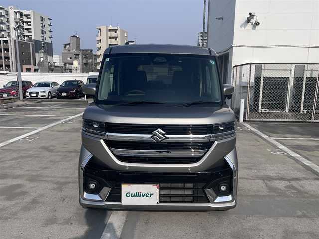 スズキ スペーシア カスタム HYBRID XS ターボ 広島県 2024(令6)年 0.7万km スチールシルバーM ワンオーナー/純正メーカーオプション9インチナビ/・スズキコネクト/・フルセグTV/・Bluetooth/・全方位&バックカメラ/スズキセーフティーサポート/・デュアルセンサーブレーキサポート2/・誤発進抑制機能（前後）/・アダプティブクルーズコントロール/・車線逸脱警報&抑制機能/・車線維持支援機能/・ふらつきお知らせ機能/・標識認識機能/・ハイビームアシスト/コーナーセンサー/両側パワースライドドア/フルLEDヘッドライト/ハーフレザー調シート/・シートヒーター（D/N席）/ドライブレコーダー/ビルトインETC