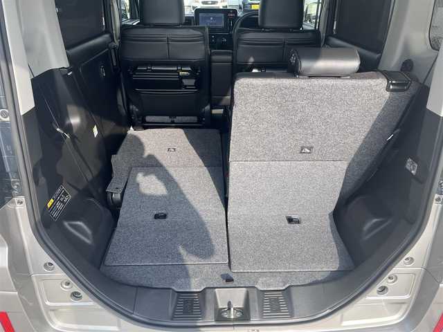 スズキ スペーシア カスタム HYBRID XS ターボ 広島県 2024(令6)年 0.7万km スチールシルバーM ワンオーナー/純正メーカーオプション9インチナビ/・スズキコネクト/・フルセグTV/・Bluetooth/・全方位&バックカメラ/スズキセーフティーサポート/・デュアルセンサーブレーキサポート2/・誤発進抑制機能（前後）/・アダプティブクルーズコントロール/・車線逸脱警報&抑制機能/・車線維持支援機能/・ふらつきお知らせ機能/・標識認識機能/・ハイビームアシスト/コーナーセンサー/両側パワースライドドア/フルLEDヘッドライト/ハーフレザー調シート/・シートヒーター（D/N席）/ドライブレコーダー/ビルトインETC