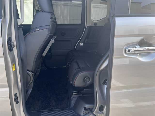 スズキ スペーシア カスタム HYBRID XS ターボ 広島県 2024(令6)年 0.7万km スチールシルバーM ワンオーナー/純正メーカーオプション9インチナビ/・スズキコネクト/・フルセグTV/・Bluetooth/・全方位&バックカメラ/スズキセーフティーサポート/・デュアルセンサーブレーキサポート2/・誤発進抑制機能（前後）/・アダプティブクルーズコントロール/・車線逸脱警報&抑制機能/・車線維持支援機能/・ふらつきお知らせ機能/・標識認識機能/・ハイビームアシスト/コーナーセンサー/両側パワースライドドア/フルLEDヘッドライト/ハーフレザー調シート/・シートヒーター（D/N席）/ドライブレコーダー/ビルトインETC