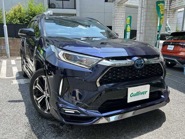 トヨタ ＲＡＶ４ ＰＨＶ ブラックトーン 東京都 2021(令3)年 4.1万km アティチュードブラックマイカ/ダークブルーマイカ 2トーン 登録時走行40864km/ワンオーナー/セーフティセンス/・プリクラッシュセーフティ/・レーントレーシングアシスト/・レーダークルーズコントロール/・オートマチックハイビーム/・ロードサインアシスト/モデリスタエアロ/パノラマムーンルーフ/純正メモリーナビ・フルセグTV/パノラミックビューモニター/デジタルインナーミラー/黒革シート（合皮）/前席パワーシート/前席シートベンチレーション＆シートヒーター/ハンズフリーパワーバックドア/インテリジェントクリアランスソナー/おくだけ充電/ビルトインETC2.0/前後ドライブレコーダー/アクセサリーコンセント/LEDライト/R4.5.6.7年記録簿/保証書・取説/スペアキー