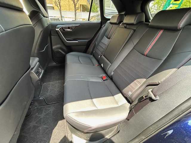 トヨタ ＲＡＶ４ ＰＨＶ ブラックトーン 東京都 2021(令3)年 4.1万km アティチュードブラックマイカ/ダークブルーマイカ 2トーン 登録時走行40864km/ワンオーナー/セーフティセンス/・プリクラッシュセーフティ/・レーントレーシングアシスト/・レーダークルーズコントロール/・オートマチックハイビーム/・ロードサインアシスト/モデリスタエアロ/パノラマムーンルーフ/純正メモリーナビ・フルセグTV/パノラミックビューモニター/デジタルインナーミラー/黒革シート（合皮）/前席パワーシート/前席シートベンチレーション＆シートヒーター/ハンズフリーパワーバックドア/インテリジェントクリアランスソナー/おくだけ充電/ビルトインETC2.0/前後ドライブレコーダー/アクセサリーコンセント/LEDライト/R4.5.6.7年記録簿/保証書・取説/スペアキー