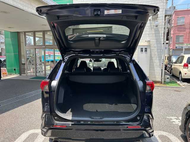 トヨタ ＲＡＶ４ ＰＨＶ ブラックトーン 東京都 2021(令3)年 4.1万km アティチュードブラックマイカ/ダークブルーマイカ 2トーン 登録時走行40864km/ワンオーナー/セーフティセンス/・プリクラッシュセーフティ/・レーントレーシングアシスト/・レーダークルーズコントロール/・オートマチックハイビーム/・ロードサインアシスト/モデリスタエアロ/パノラマムーンルーフ/純正メモリーナビ・フルセグTV/パノラミックビューモニター/デジタルインナーミラー/黒革シート（合皮）/前席パワーシート/前席シートベンチレーション＆シートヒーター/ハンズフリーパワーバックドア/インテリジェントクリアランスソナー/おくだけ充電/ビルトインETC2.0/前後ドライブレコーダー/アクセサリーコンセント/LEDライト/R4.5.6.7年記録簿/保証書・取説/スペアキー