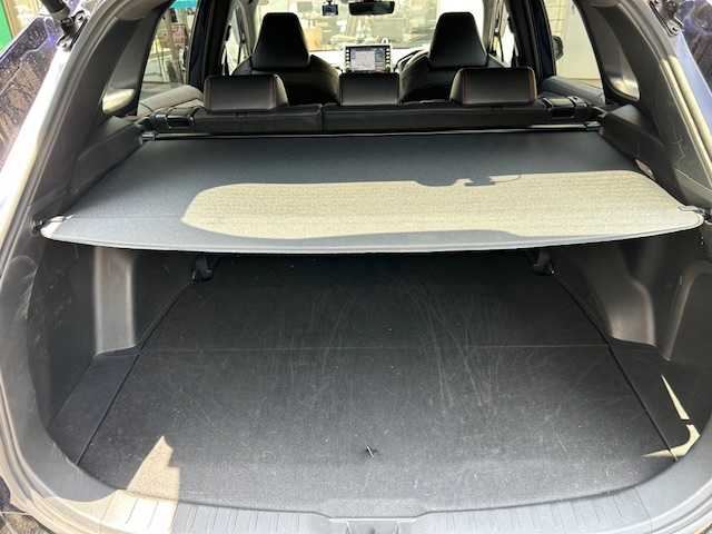 トヨタ ＲＡＶ４ ＰＨＶ ブラックトーン 東京都 2021(令3)年 4.1万km アティチュードブラックマイカ/ダークブルーマイカ 2トーン 登録時走行40864km/ワンオーナー/セーフティセンス/・プリクラッシュセーフティ/・レーントレーシングアシスト/・レーダークルーズコントロール/・オートマチックハイビーム/・ロードサインアシスト/モデリスタエアロ/パノラマムーンルーフ/純正メモリーナビ・フルセグTV/パノラミックビューモニター/デジタルインナーミラー/黒革シート（合皮）/前席パワーシート/前席シートベンチレーション＆シートヒーター/ハンズフリーパワーバックドア/インテリジェントクリアランスソナー/おくだけ充電/ビルトインETC2.0/前後ドライブレコーダー/アクセサリーコンセント/LEDライト/R4.5.6.7年記録簿/保証書・取説/スペアキー