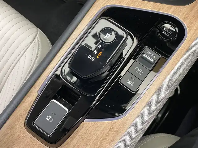 日産 オーラ G レザーエディション 栃木県 2022(令4)年 2.6万km ミッドナイトブラック/サンライズカッパー 純正ナビ/（フルセグTV/Bluetooth/USB/AppleCarPlay）/寒冷地仕様/BOSEサウンド/プロパイロット/全方位カメラ/バックカメラ/フロントカメラ/サイドカメラ/ステアリングヒーター/前方ドライブレコーダー/前後クリアランスソナー
