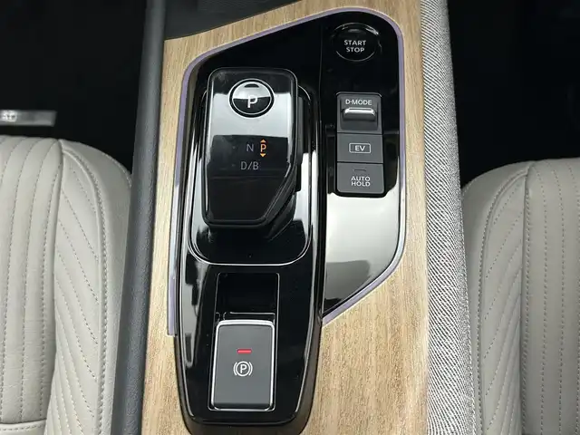 日産 オーラ G レザーエディション 熊本県 2022(令4)年 2.6万km ミッドナイトブラック/サンライズカッパー 純正ナビ/（フルセグTV/Bluetooth/USB/AppleCarPlay/HDMI）/BOSEサウンド/プロパイロット/全方位カメラ/ビルトインETC2.0/前席シートヒーター/ステアリングヒーター/純正前方ドライブレコーダー/前後クリアランスソナー/置くだけ充電/デジタルインナーミラー/衝突軽減ブレーキ/レーンキープアシスト/横滑り防止/ブラインドスポットモニター/純正フロアマット/純正17インチAW/オートライト/オートマチックハイビーム/LEDヘッドライト/フォグランプ/保証書