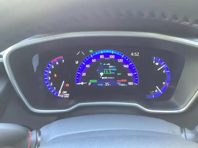 トヨタ カローラ クロス ハイブリッド Z 鹿児島県 2022(令4)年 1.2万km プラチナホワイトパールマイカ ワンオーナー/登録時走行 11882km/車検R9(2027)年7月19日迄/純正9インチディスプレイ/T-Connectナビ/パノラミックビューモニター/ビルトインETC/ミラー型ドライブレコーダー(DVR-R800)/ブラインドスポットモニター/セーフティセンス/パーキングサポートブレーキ/LEDヘッドライト/フロントフォグランプ/LEDシーケンシャルターンランプ/LEDデイタイムランニングランプ/革/ファブリックコンビシート/運転席パワーシート/シートヒーター(運転席/助手席)/ハンズフリーパワーバックドア/スマートキー×2本/取説&保証書有り/R5/6/7年 ディーラー記録簿有り/