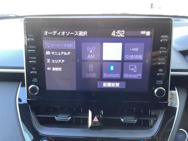トヨタ カローラ クロス ハイブリッド Z 鹿児島県 2022(令4)年 1.2万km プラチナホワイトパールマイカ ワンオーナー/登録時走行 11882km/車検R9(2027)年7月19日迄/純正9インチディスプレイ/T-Connectナビ/パノラミックビューモニター/ビルトインETC/ミラー型ドライブレコーダー(DVR-R800)/ブラインドスポットモニター/セーフティセンス/パーキングサポートブレーキ/LEDヘッドライト/フロントフォグランプ/LEDシーケンシャルターンランプ/LEDデイタイムランニングランプ/革/ファブリックコンビシート/運転席パワーシート/シートヒーター(運転席/助手席)/ハンズフリーパワーバックドア/スマートキー×2本/取説&保証書有り/R5/6/7年 ディーラー記録簿有り/