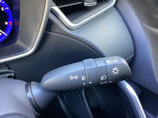 トヨタ カローラ クロス ハイブリッド Z 鹿児島県 2022(令4)年 1.2万km プラチナホワイトパールマイカ ワンオーナー/登録時走行 11882km/車検R9(2027)年7月19日迄/純正9インチディスプレイ/T-Connectナビ/パノラミックビューモニター/ビルトインETC/ミラー型ドライブレコーダー(DVR-R800)/ブラインドスポットモニター/セーフティセンス/パーキングサポートブレーキ/LEDヘッドライト/フロントフォグランプ/LEDシーケンシャルターンランプ/LEDデイタイムランニングランプ/革/ファブリックコンビシート/運転席パワーシート/シートヒーター(運転席/助手席)/ハンズフリーパワーバックドア/スマートキー×2本/取説&保証書有り/R5/6/7年 ディーラー記録簿有り/