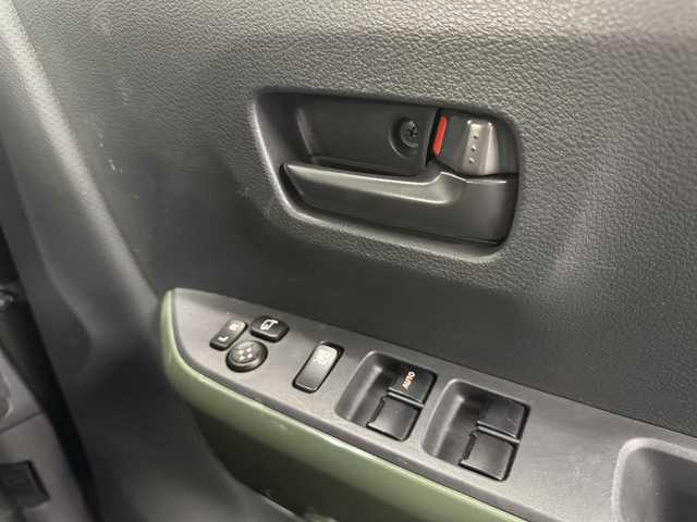 スズキ ハスラー G 三重県 2019(令1)年 1.7万km クールカーキPM マイルドハイブリッド/FF/インパネCVT/ケンウッド 7インチ『彩速ナビ』 MDV-D407BT/（FM/AM/iPod/USB/SD/CD/DVD/TV/Bluetooth/SMART USEN）/安全/・デュアルカメラブレーキサポート/・誤発進抑制機能/・車線逸脱警報機能/・ふらつき警報機能/・ヒルホールドコントロール（坂道発進アシスト）/・エマージェンシーストップシグナル/・トラクションコントロールシステム/・ESP（R）/装備/・シートヒーター（D/N）/・オートエアコン/・電動格納ドアミラー/・純正15インチスチールホイール/・プッシュスタート/・スマートキーx1/など
