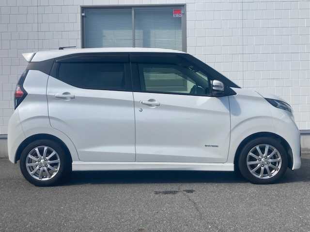 日産 デイズ ハイウェイスターX 三重県 2020(令2)年 7.5万km ホワイトパール (株)IDOMが運営する【じしゃロン四日市店】の自社ローン専用車両になります。こちらは現金またはオートローンご利用時の価格です。自社ローンご希望の方は別途その旨お申付け下さい/全方位カメラ/衝突軽減システム/レーンキープアシスト/エンジンスタートボタン/スマートキー/バックカメラ/LEDヘッドライト/社外14インチAW