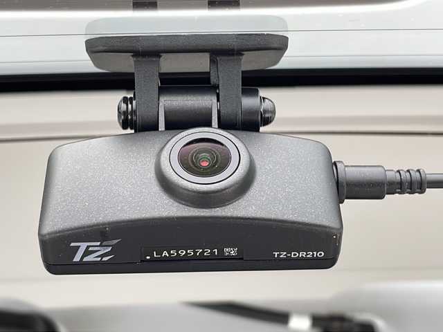 トヨタ ライズ Z 山口県 2024(令6)年 1.9万km シャイニングホワイトパール 純正メモリナビ【NMZK-W73D】/・フルセグテレビ/・CD/DVD/AM/FM/・Bluetooth/バックカメラ/前後ドライブレコーダー【TZ-DR210】/ETC/プッシュスタート/スマートキー（スペアあり）/電動パーキングブレーキ/シートヒーター（運転席・助手席）/USBソケット（前席・後席×２）/シガーソケット/純正17インチAW/ブラインドスポットモニター/スマートアシスト/・衝突回避支援ブレーキ機能/・衝突警報機能/・車線逸脱警報機能/車線逸脱抑制制御機能/・ふらつき警報/・路側逸脱警報/・ブレーキ制御付誤発進抑制機能（前方・後方）/・先行車発進お知らせ機能/・ADB（アダプティブドライビングビーム）/・コーナーセンサー/・標識認識機能/・全車速追従機能付ACC/・サイドビューランプ/・LKC（レーンキープコントロール）/・ドライブスタートコントロール/・LEDリヤランプ（テール＆ストップランプ）/・LEDハイマウントストップランプ/・コンライト（ライト自動点灯・消灯システム）/・防眩インナーミラー/・リバース連動間欠リヤワイパー/・VSC＆TRC/・EBD（電子制動力配分制御）付ABS&ブレーキアシスト
