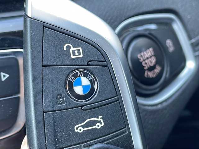 ＢＭＷ Ｘ１ sDrive 18i Xライン 山口県 2019(令1)年 7.5万km パール ワンオーナー/前後ドライブレコーダースマートキー/プッシュスタート/ルームミラー型ETC/純正HDDナビ/(CD/DVD/BT/ラジオ)/電子パーキングブレーキ/オートエアコン/オートライト/シートヒーター/前席パワーシート/クリアランスソナー/アイドリングストップ/リモートタッチ/レーダークルーズコントロール/パワーバックドア/純正アルミホイール/純正フロアマット/保証書/取扱説明書/記録簿
