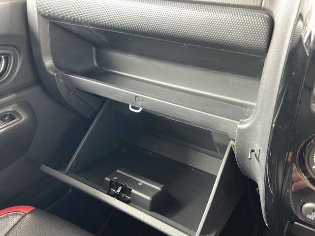 スズキ ジムニー クロスアドベンチャー 鳥取県 2013(平25)年 3.6万km ブリーズブルーメタリック 純正キーレス/パートタイム４WD/専用合革シート（ヒーター）/背面ハードカバー/メッキグリル/メッキアンダーカバー/フォグライト/革巻ハンドル/社外１６インチAW/純正ラジアル4本積込/プライバシーガラス/社外CD/保証書・取説