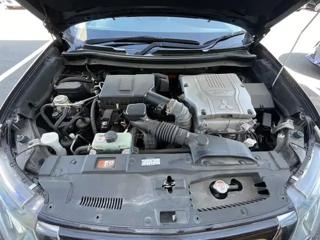 三菱 アウトランダー ＰＨＥＶ G ナビパッケージ 佐賀県 2016(平28)年 5.3万km ルビーブラックP eアシスト/純正メモリナビ/フルセグTV/DVD/Bluetooth/USB/マルチアラウンドモニター/ETC/ドライブレコーダー/ハーフレザーシート/シートヒーター/AC100V/1500W電源/パドルシフト/レーダークルーズコントロール/革巻きステアリング/ステアリングリモコン/ヒーター/LEDヘッドライト/フォグランプ/オートライト/充電ケーブル/スマートキー×2/パワーバックドア