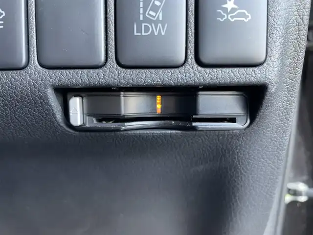 三菱 アウトランダー ＰＨＥＶ G ナビパッケージ 佐賀県 2016(平28)年 5.3万km ルビーブラックP eアシスト/純正メモリナビ/フルセグTV/DVD/Bluetooth/USB/マルチアラウンドモニター/ETC/ドライブレコーダー/ハーフレザーシート/シートヒーター/AC100V/1500W電源/パドルシフト/レーダークルーズコントロール/革巻きステアリング/ステアリングリモコン/ヒーター/LEDヘッドライト/フォグランプ/オートライト/充電ケーブル/スマートキー×2/パワーバックドア