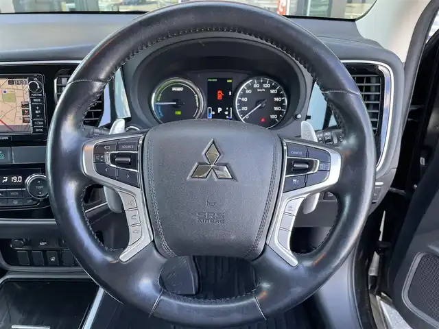 三菱 アウトランダー ＰＨＥＶ G ナビパッケージ 佐賀県 2016(平28)年 5.3万km ルビーブラックP eアシスト/純正メモリナビ/フルセグTV/DVD/Bluetooth/USB/マルチアラウンドモニター/ETC/ドライブレコーダー/ハーフレザーシート/シートヒーター/AC100V/1500W電源/パドルシフト/レーダークルーズコントロール/革巻きステアリング/ステアリングリモコン/ヒーター/LEDヘッドライト/フォグランプ/オートライト/充電ケーブル/スマートキー×2/パワーバックドア