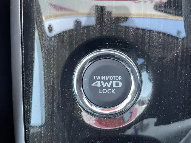 三菱 アウトランダー ＰＨＥＶ G ナビパッケージ 佐賀県 2016(平28)年 5.3万km ルビーブラックP eアシスト/純正メモリナビ/フルセグTV/DVD/Bluetooth/USB/マルチアラウンドモニター/ETC/ドライブレコーダー/ハーフレザーシート/シートヒーター/AC100V/1500W電源/パドルシフト/レーダークルーズコントロール/革巻きステアリング/ステアリングリモコン/ヒーター/LEDヘッドライト/フォグランプ/オートライト/充電ケーブル/スマートキー×2/パワーバックドア
