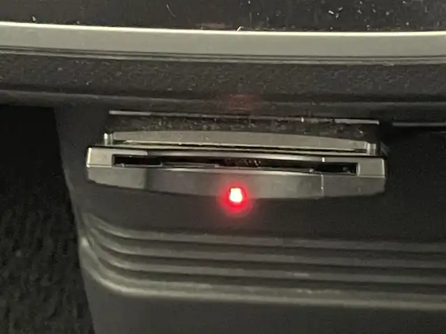 スズキ ワゴンＲ スティングレー リミテッドⅡ 愛知県 2012(平24)年 8.5万km パールホワイト 社外ナビ　禁煙車　フルセグＴＶ　ＤＶＤ再生　シートヒーター　ＥＴＣ　ＨＩＤオートライト　フォグランプ　Ｂｌｕｅｔｏｏｔｈ　社外フロアマット　純正１５インチアルミホイール　スマートキー　プッシュスタート